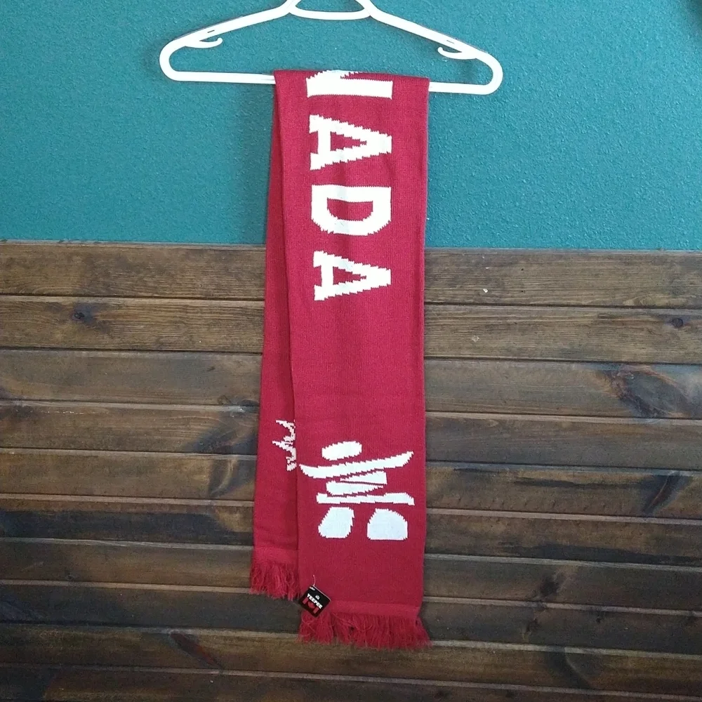 TeePee Knit Canada Scarf